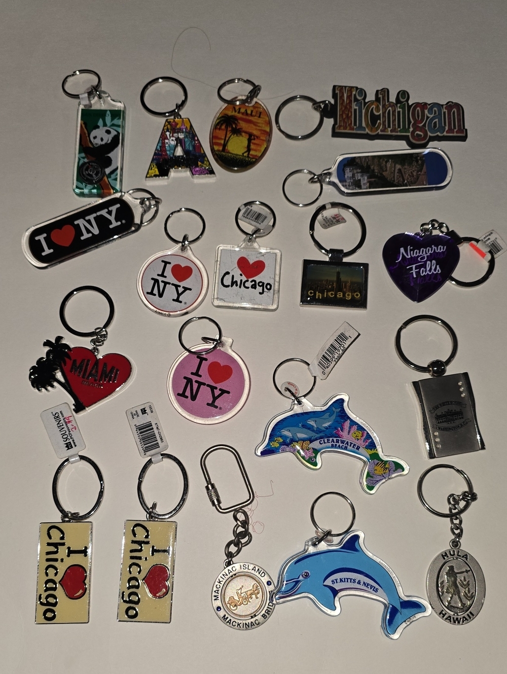 Assorted Souvenir Keychains 19 New And Used NEW YORK CHICAGI MIXED